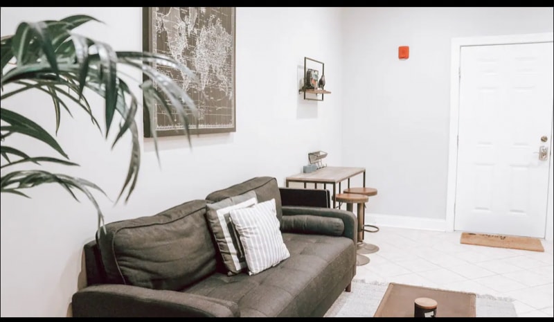 Building Photo - 662 Bleecker St