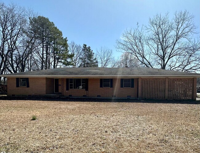 Building Photo - **COMING SOON ON JULY 1ST, 2026** Introducing a charming 3-bedroom, 2.5-bathroom home located in ...