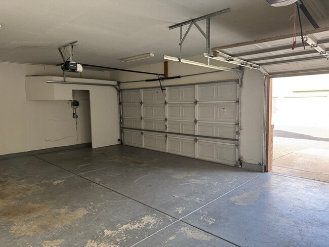 Building Photo - Great home in Elk Grove!