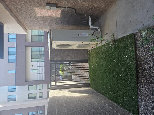 Building Photo - 283 S Roosevelt St