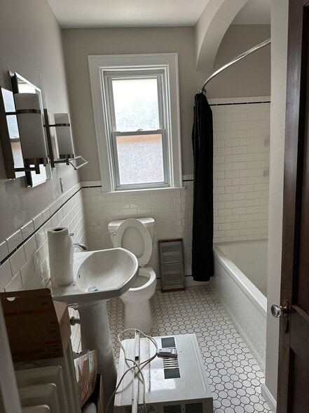 Full Bath - 2242 Ferry St