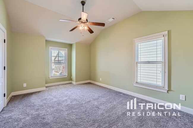 Building Photo - 3893 Ridge Grove Way