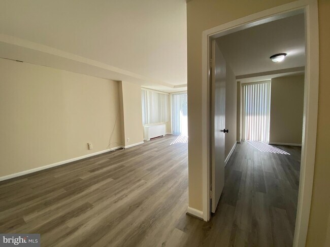 Building Photo - 301 N Beauregard St