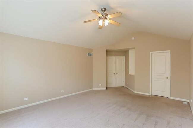 Building Photo - 530 Saratoga Circle