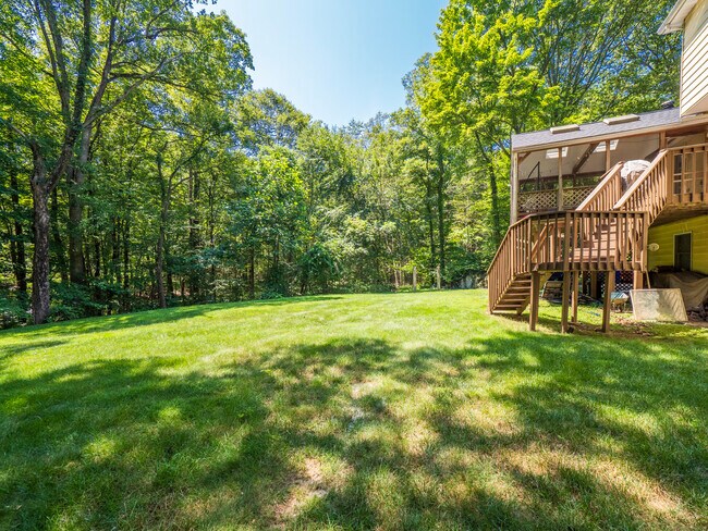 Building Photo - 31 Carriage House Dr