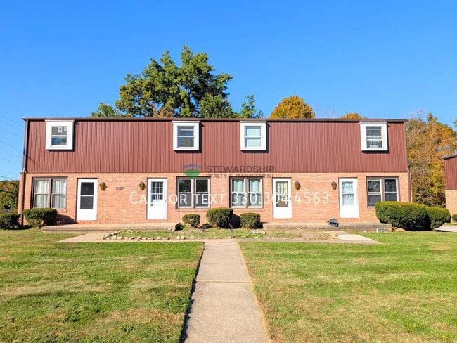 Building Photo - 127 Elm St NE