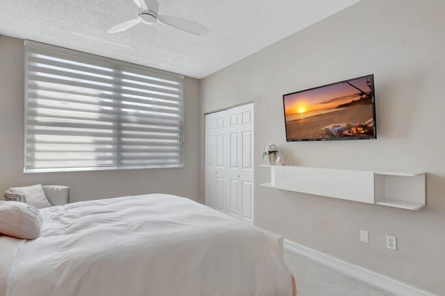 Building Photo - 3606 S Ocean Blvd
