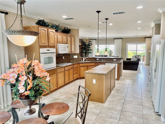 Building Photo - 2192 Canyonville Dr