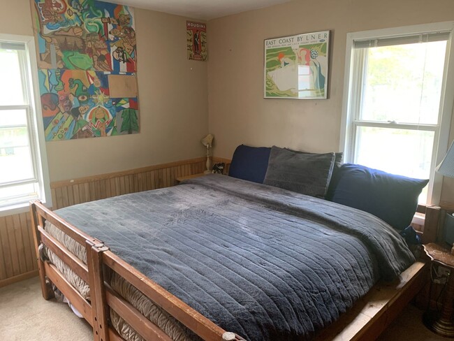 Building Photo - Newly remodeled Home of Robert St! 2 Beds/...