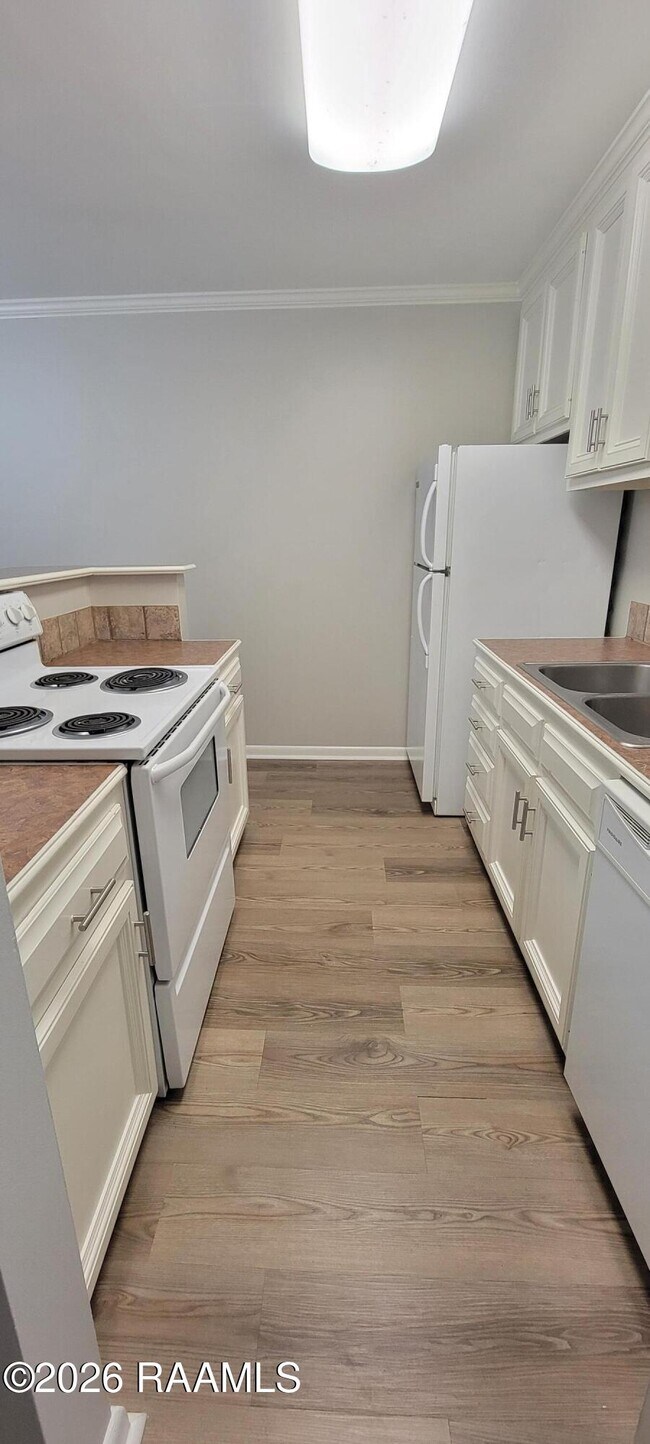 Building Photo - 220 Doucet Rd