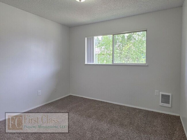 Building Photo - 1348 NE 186th Ave