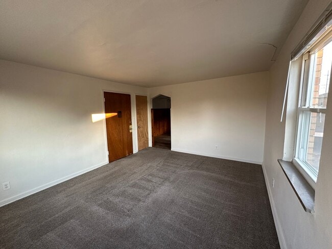 Building Photo - 4329 Oakwood Ave