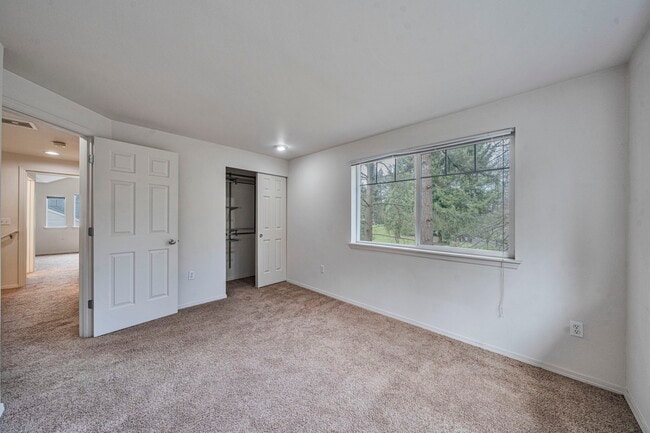 Building Photo - 4714 Fairwood Blvd NE