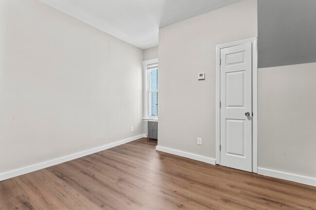 Building Photo - 394 Gregory St