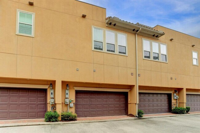 Building Photo - 7 Laurelwood Dr