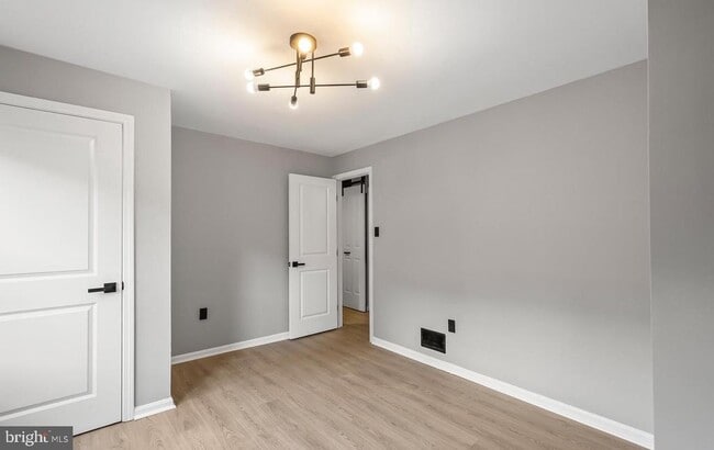 Building Photo - 1527 N Colonial Terrace