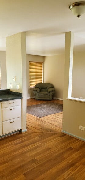 Building Photo - 1522 Meadowsedge Ln