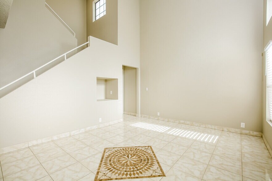 Building Photo - 3100 Centavo Dr