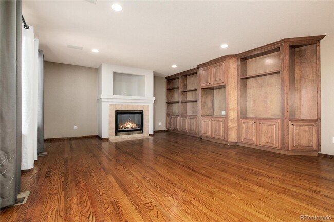 Building Photo - 9865 Falcon Ln