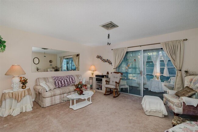 Building Photo - 8015 San Fernando Dr