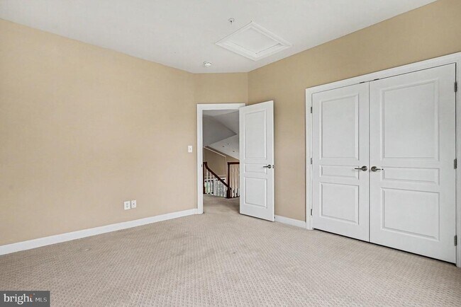 Building Photo - 714 Monarchos Dr