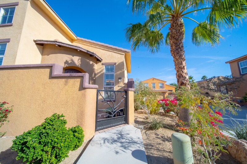 Building Photo - 52154 Rosewood Ln