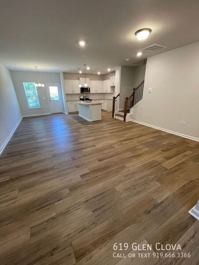 Building Photo - 619 Glen Clova Glen