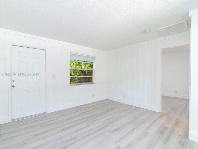 Building Photo - 2020 Miami Rd