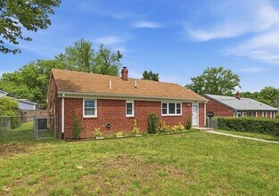 Building Photo - 3823 Duke St