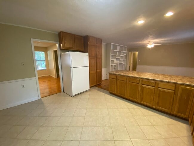 Building Photo - 2507 Waldemar Ln