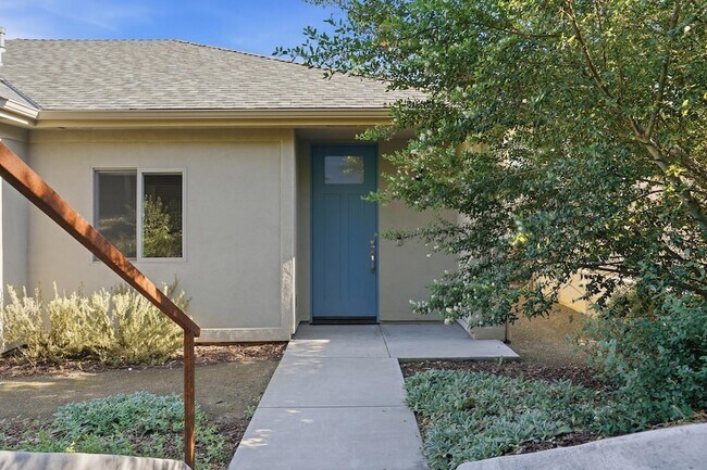 Building Photo - 40 Old Mission Dr