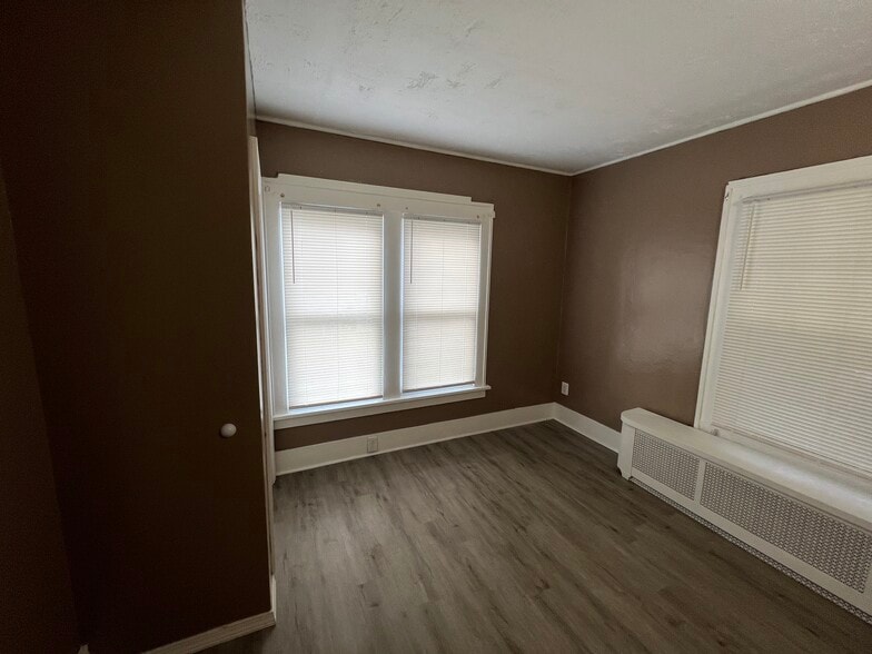 Bedroom 1 - 15 Brewer St