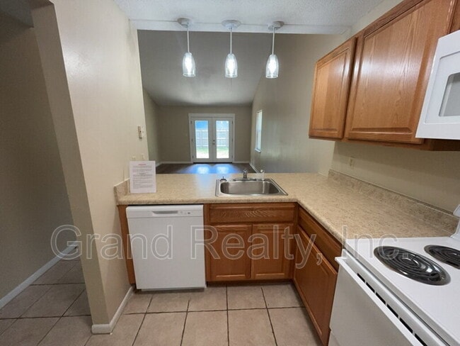 Building Photo - 5385 E Avenida De Golf