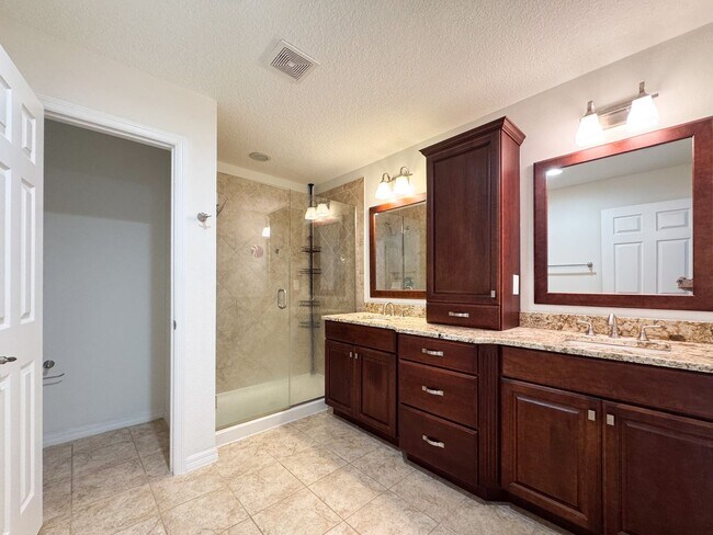 Building Photo - Windermere Landings Highly Desirable 3/2.5 Home...Beautifully Upgraded (2139 sq ft)! MUST SEE!