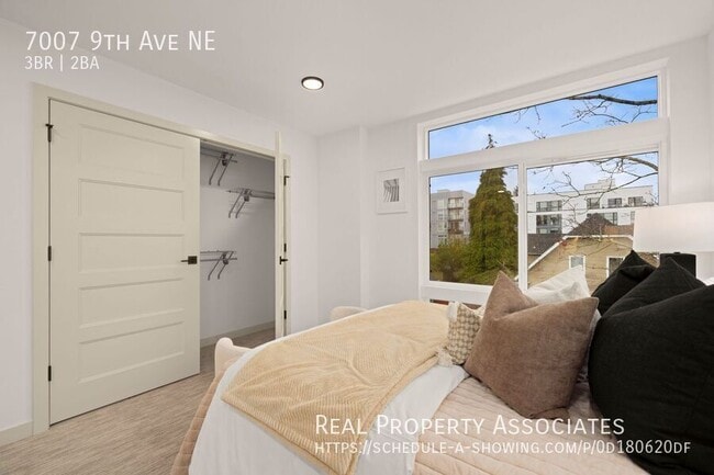 Building Photo - 7007 9th Ave NE