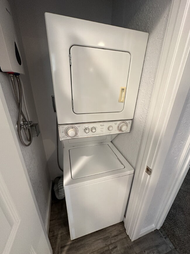 Building Photo - "Charming Little 3-Bedroom Gem on North 5th Street with Elegant Granite Touches!"