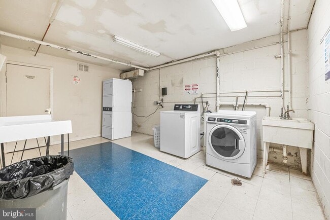 Building Photo - 5204 Newton St