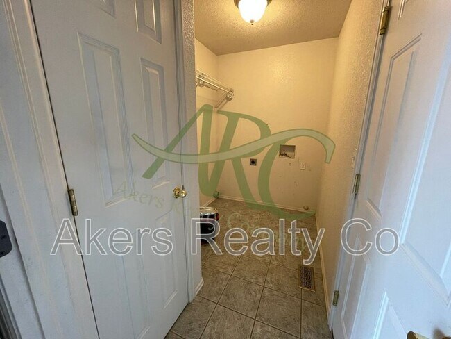 Building Photo - 965 N Cimarron Dr