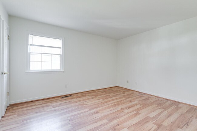 Building Photo - Beautiful Brick Ranch Available For Rent - Pets are welcome!!!