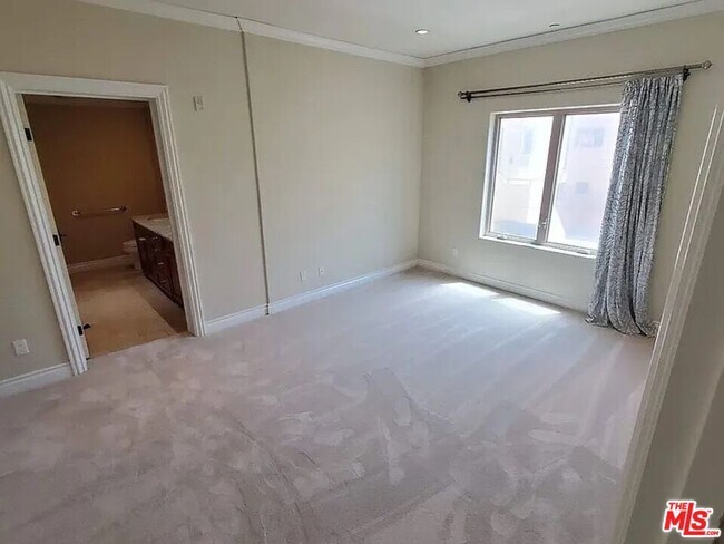 Building Photo - 1135 S Shenandoah St