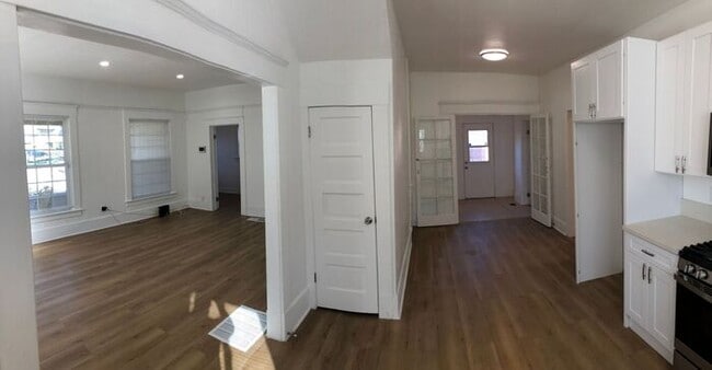Building Photo - Two Story Home - 7 Bedrooms and 4 Bathroom...