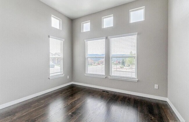 Building Photo - 495 Pasada Way