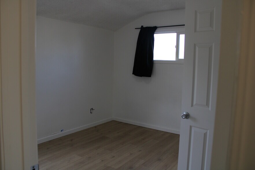 Building Photo - 144 E Avenue Q