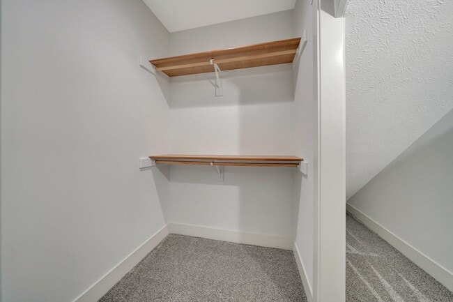 Building Photo - Beautiful Luxury Townhome