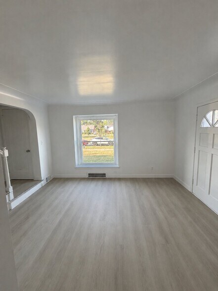 Building Photo - 21748 Moross Rd