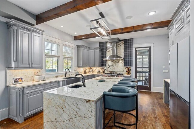 Building Photo - 2125 Cooper Lake Dr SE