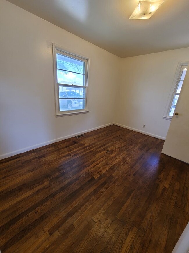 Building Photo - Pet Freindly Single Family 2 Bedroom