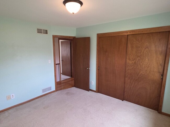 Building Photo - 4 bedroom home in Pleasant Prairie
