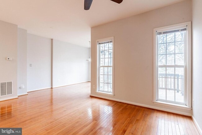 Building Photo - 21927 Windy Oaks Square