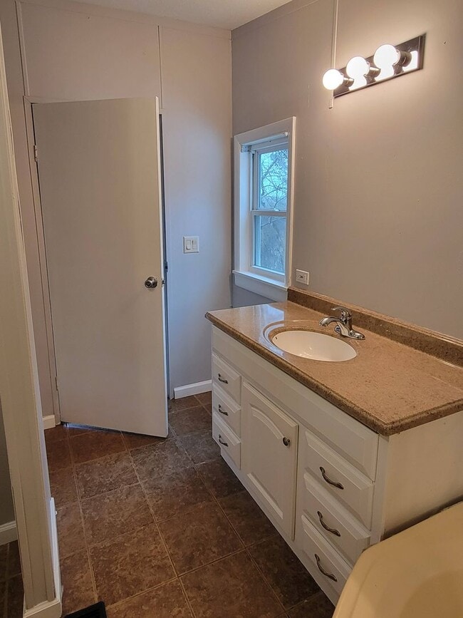 Building Photo - Charming and Peaceful Private Home with Granite Countertops & Wooded Views